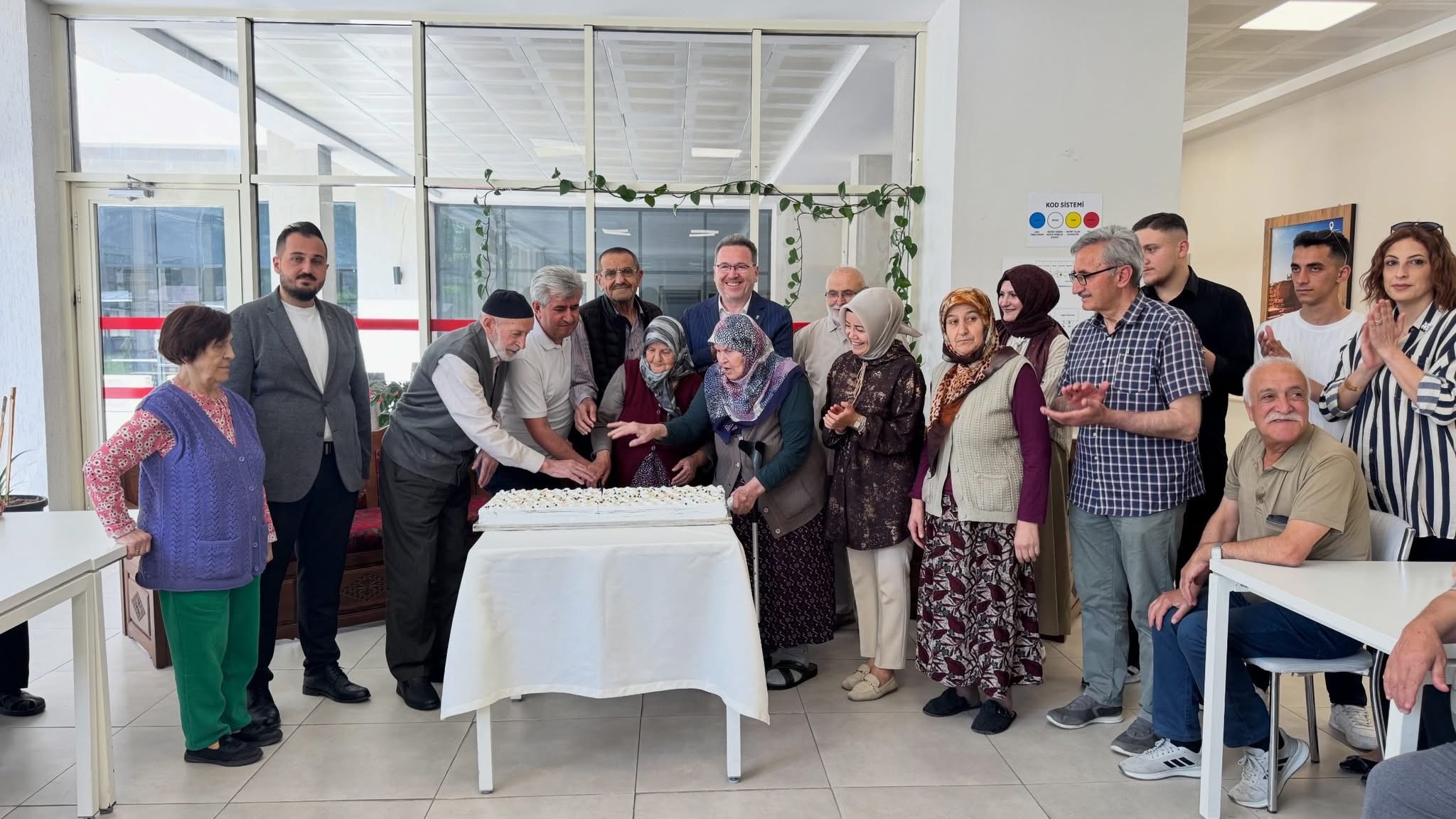 Ömrün Çınarlarına Hürmet, Hatıralarına Vefa GÜLDAL AKŞİT HUZUREVİ 